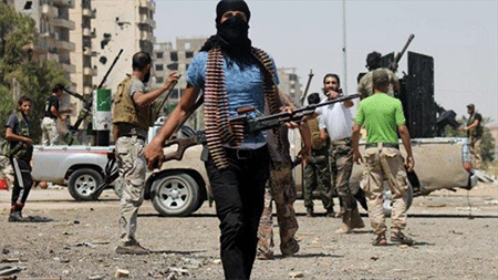 miembros del grupo terrorista Daesh en Mosul Daesh aterroriza a la población a través de ejecuciones públicas